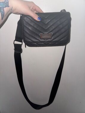 Wrangler Black Quilted Crossbody Bag with Adjustable Strap